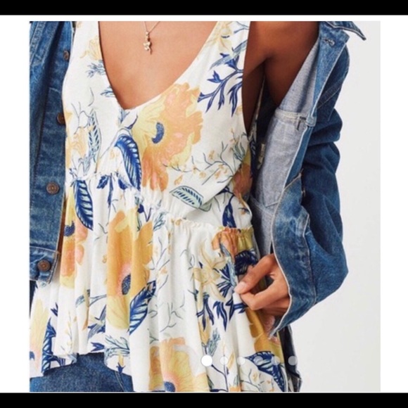 Kimchi Blue By Urban Outfitters white flora top - Picture 2 of 8